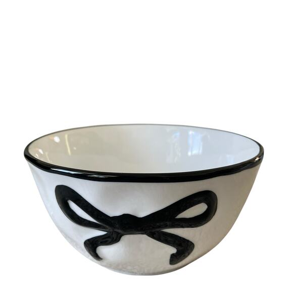 Hand Painted Coquette Black Bow Salad Bowls 6.25in White Ceramic Set of 4 NEW - Picture 5 of 15
